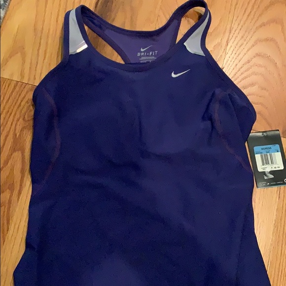 Nike Tops - NWT Nike M sleeveless exercise top